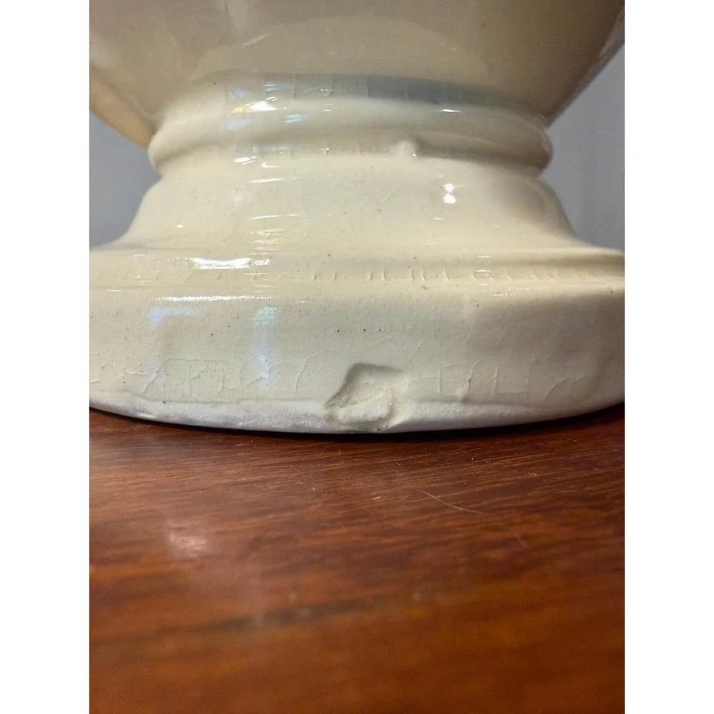 The Unbranded Brand vintage cream